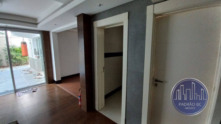 Imagem Sobrado com 4 Quartos para Alugar, em Centro - Balneário Camboriú Imagem Sobrado com 4 Quartos para Alugar, em Centro - Balneário Camboriú