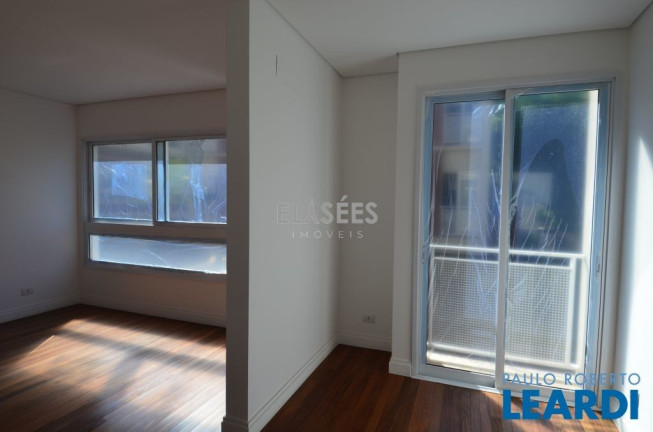 Imagem Sobrado com 4 Quartos à Venda, 321 m² em Vila Morumbi - São Paulo Imagem Sobrado com 4 Quartos à Venda, 321 m² em Vila Morumbi - São Paulo