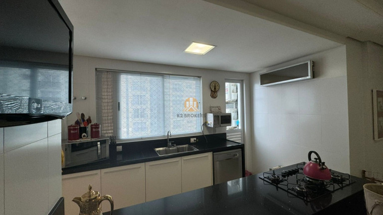 Imagem Imóvel com 3 Quartos à Venda, 223 m² em Centro - Balneário Camboriú Imagem Imóvel com 3 Quartos à Venda, 223 m² em Centro - Balneário Camboriú