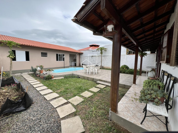 Imagem Casa com 3 Quartos à Venda, 440 m² em São João Do Rio Vermelho - Florianópolis