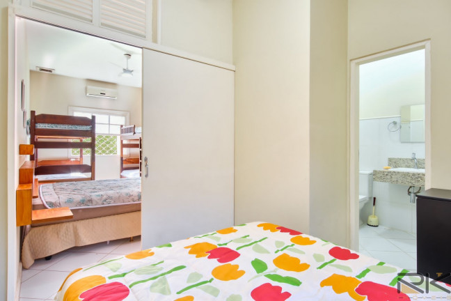 Imagem Casa com 3 Quartos à Venda, 21.800 m² em Centro - Ubatuba
