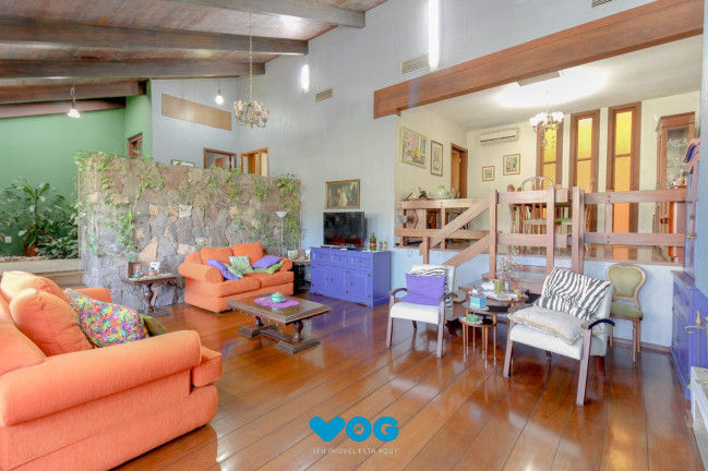 Imagem Casa com 3 Quartos à Venda, 344 m² em Chácara Das Pedras - Porto Alegre Imagem Casa com 3 Quartos à Venda, 344 m² em Chácara Das Pedras - Porto Alegre