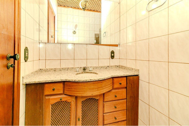Imagem Casa com 3 Quartos à Venda, 243 m² em Menino Deus - Porto Alegre Imagem Casa com 3 Quartos à Venda, 243 m² em Menino Deus - Porto Alegre