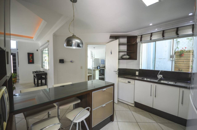 Imagem Casa com 4 Quartos para Temporada, em Mariscal - Bombinhas Imagem Casa com 4 Quartos para Temporada, em Mariscal - Bombinhas