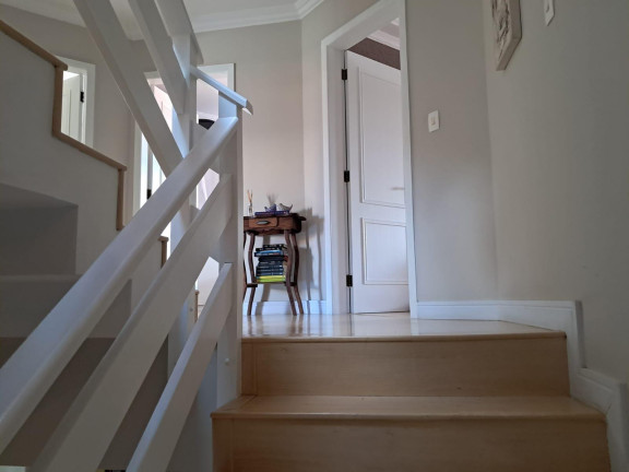 Imagem Casa com 3 Quartos à Venda, 275 m² em Capão Raso - Curitiba Imagem Casa com 3 Quartos à Venda, 275 m² em Capão Raso - Curitiba