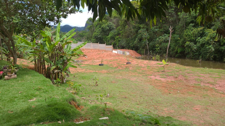 Imagem Imóvel com 2 Quartos à Venda, 2.200 m²