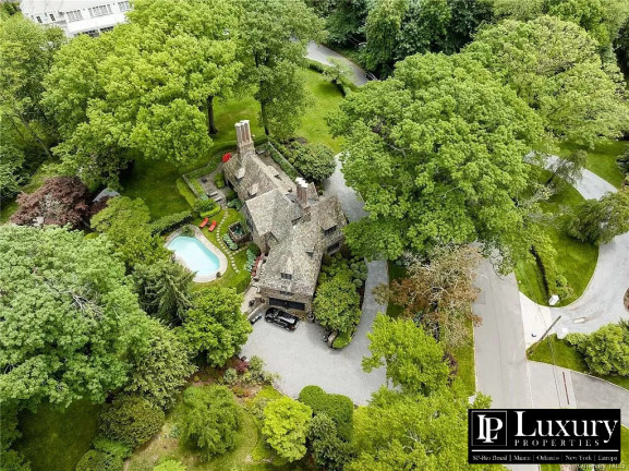 Imagem Casa com 5 Quartos à Venda, em Bronxville - New York City Imagem Casa com 5 Quartos à Venda, em Bronxville - New York City