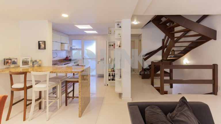 Imagem Imóvel com 4 Quartos à Venda, 223 m² em Jardim Carvalho - Porto Alegre Imagem Imóvel com 4 Quartos à Venda, 223 m² em Jardim Carvalho - Porto Alegre