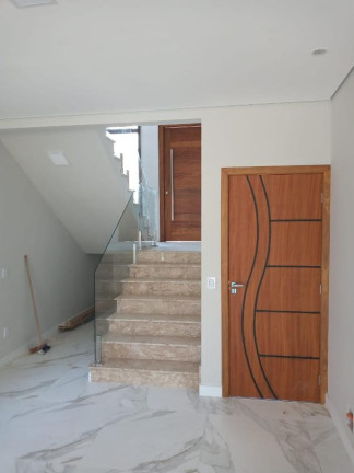 Imagem Imóvel com 3 Quartos à Venda, 210 m² Imagem Imóvel com 3 Quartos à Venda, 210 m²