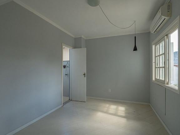 Imagem Casa com 3 Quartos à Venda, em Sarandi - Porto Alegre Imagem Casa com 3 Quartos à Venda, em Sarandi - Porto Alegre