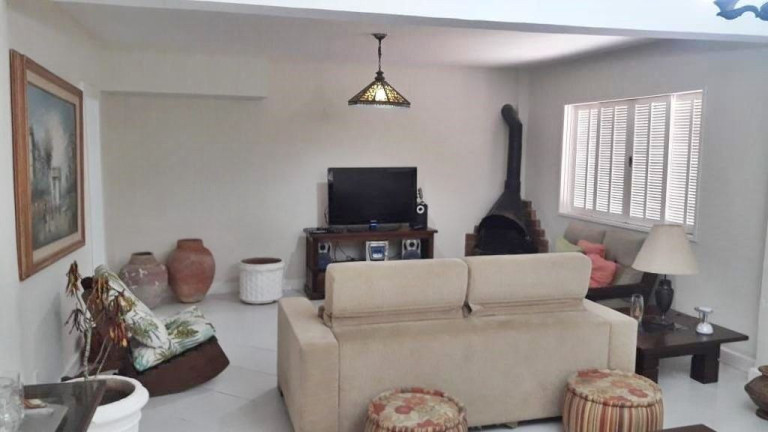 Imagem Casa com 5 Quartos à Venda, 500 m² em Pessegueiros - Teresópolis Imagem Casa com 5 Quartos à Venda, 500 m² em Pessegueiros - Teresópolis