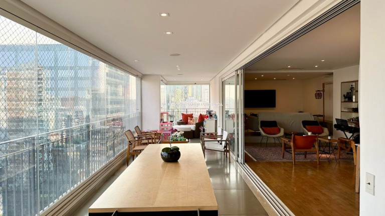 Imagem Apartamento com 3 Quartos à Venda, 223 m² em Itaim Bibi - São Paulo