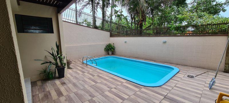 Imagem Casa com 4 Quartos à Venda,  em Floresta - Joinville