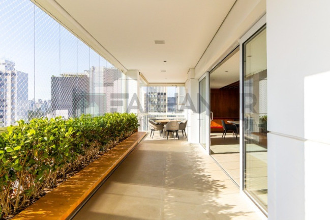 Imagem Imóvel com 3 Quartos à Venda, 366 m² em Jardim Europa - São Paulo Imagem Imóvel com 3 Quartos à Venda, 366 m² em Jardim Europa - São Paulo