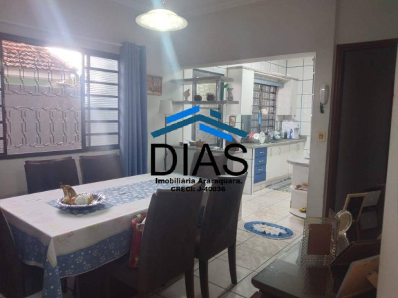 Imagem Casa com 3 Quartos à Venda, 161 m² em Centro - Araraquara Imagem Casa com 3 Quartos à Venda, 161 m² em Centro - Araraquara