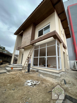 Imagem Casa com 3 Quartos à Venda, 128 m² em Centro - Florianópolis Imagem Casa com 3 Quartos à Venda, 128 m² em Centro - Florianópolis