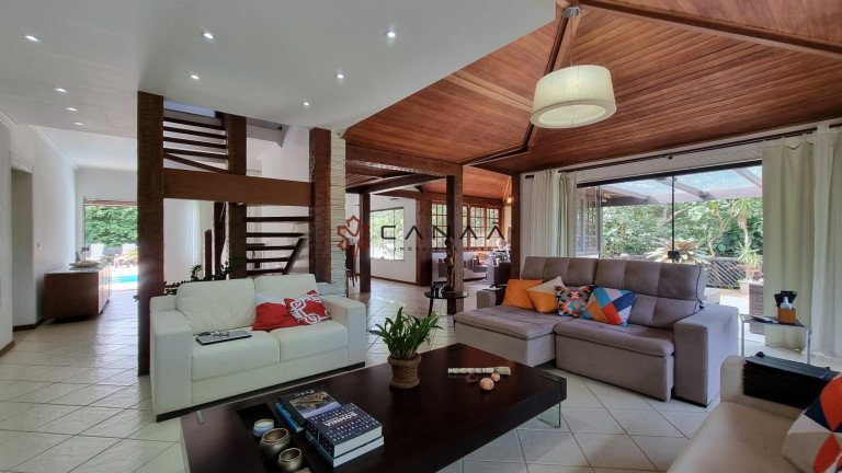 Imagem Casa com 6 Quartos à Venda, 450 m² em Ferradura - Armação Dos Búzios Imagem Casa com 6 Quartos à Venda, 450 m² em Ferradura - Armação Dos Búzios