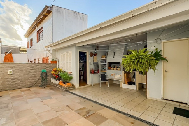 Imagem Casa com 4 Quartos à Venda, 233 m² em Santa Maria Goretti - Porto Alegre Imagem Casa com 4 Quartos à Venda, 233 m² em Santa Maria Goretti - Porto Alegre