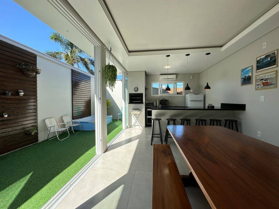 Imagem Casa com 3 Quartos à Venda, 200 m² em Centro - Balneário Barra Do Sul Imagem Casa com 3 Quartos à Venda, 200 m² em Centro - Balneário Barra Do Sul