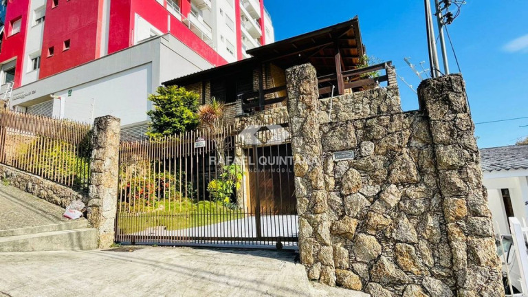 Casa com 3 Quartos à Venda, 243 m² em Centro - Florianópolis