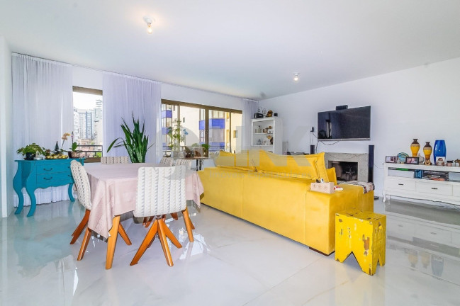Imagem Apartamento com 3 Quartos à Venda, 122 m² em Petrópolis - Porto Alegre Imagem Apartamento com 3 Quartos à Venda, 122 m² em Petrópolis - Porto Alegre