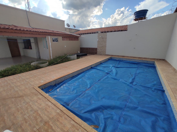 Imagem Imóvel com 
            	3             Quartos à Venda, 275 m² em 
            	Jardim Canedo 1             - 
            	Senador Canedo            