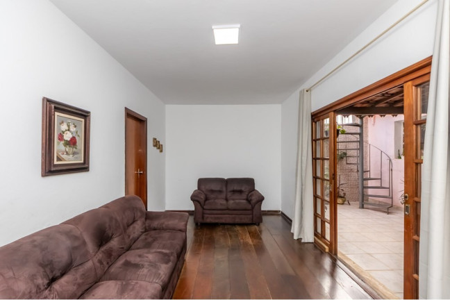 Imagem Casa com 5 Quartos à Venda, 230 m² em Vila Marari - São Paulo Imagem Casa com 5 Quartos à Venda, 230 m² em Vila Marari - São Paulo