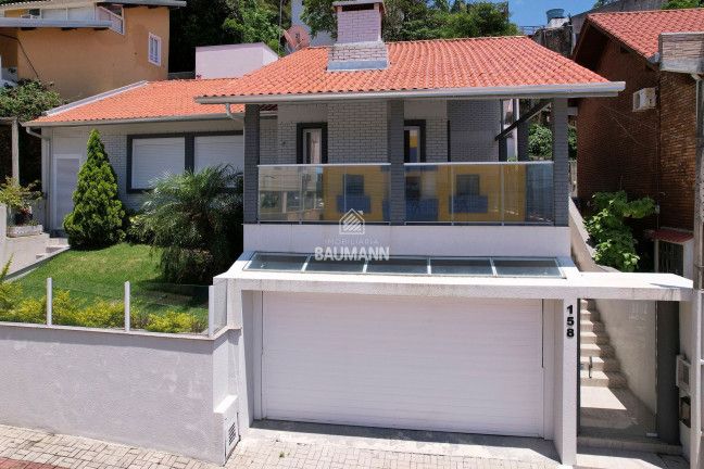 Imagem Casa com 3 Quartos para Alugar, 300 m² em Centro - Bombinhas Imagem Casa com 3 Quartos para Alugar, 300 m² em Centro - Bombinhas