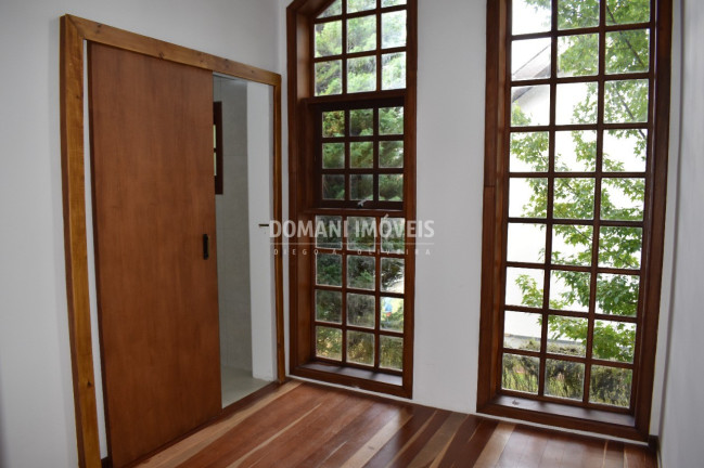 Imagem Casa com 4 Quartos à Venda, 190 m² em Região Do Alto Do Capivari - Campos Do Jordão Imagem Casa com 4 Quartos à Venda, 190 m² em Região Do Alto Do Capivari - Campos Do Jordão