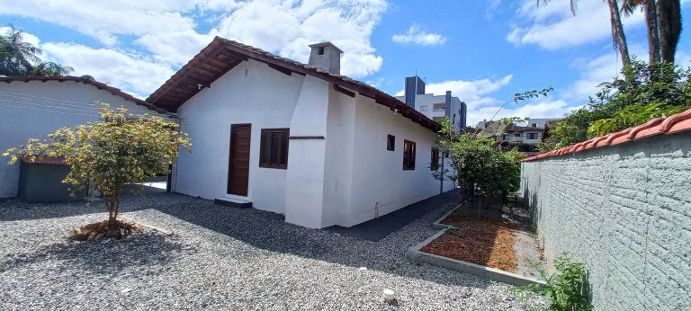 Imagem Casa com 3 Quartos à Venda, 136 m² em Glória - Joinville Imagem Casa com 3 Quartos à Venda, 136 m² em Glória - Joinville