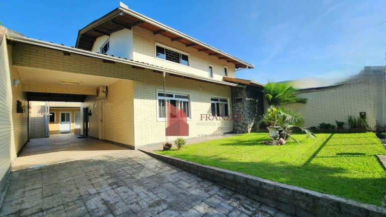 Imagem Casa com 4 Quartos à Venda, 180 m² em São Judas - Itajaí Imagem Casa com 4 Quartos à Venda, 180 m² em São Judas - Itajaí