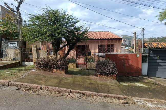 Casa com 3 Quartos à Venda,  em Partenon - Porto Alegre