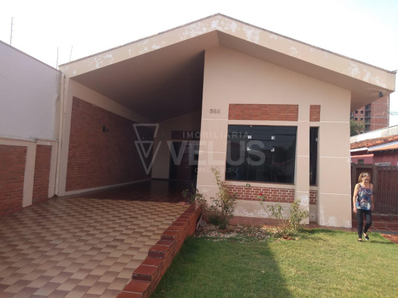 Imagem Casa com 3 Quartos à Venda, 255 m² em Centro - Itapetininga