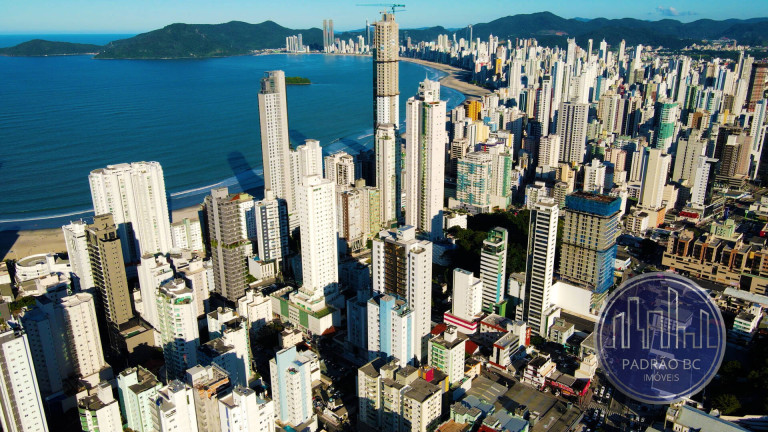 Imagem Cobertura com 5 Quartos à Venda, 321 m² em Pioneiros - Balneário Camboriú Imagem Cobertura com 5 Quartos à Venda, 321 m² em Pioneiros - Balneário Camboriú