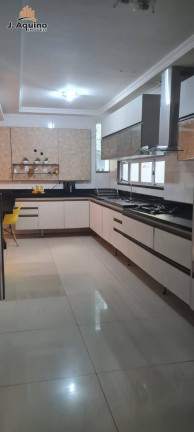 Imagem Casa com 4 Quartos à Venda, 208 m² em Cajazeiras - Fortaleza Imagem Casa com 4 Quartos à Venda, 208 m² em Cajazeiras - Fortaleza