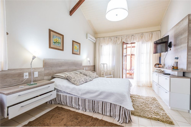 Imagem Casa com 5 Quartos à Venda, em Cacupé - Florianópolis Imagem Casa com 5 Quartos à Venda, em Cacupé - Florianópolis