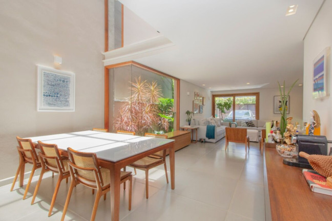 Imagem Casa com 3 Quartos à Venda, 278 m² em Jardim Paulistano - São Paulo Imagem Casa com 3 Quartos à Venda, 278 m² em Jardim Paulistano - São Paulo