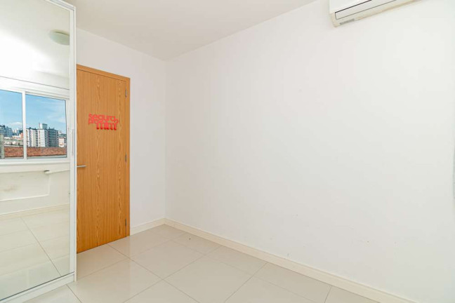 Imagem Imóvel com 2 Quartos à Venda,  em Passo Da Areia - Porto Alegre