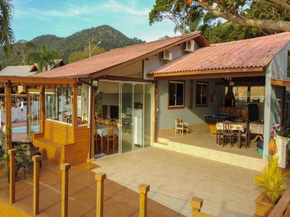 Imagem Casa com 3 Quartos à Venda, 550 m² em Ribeirão Da Ilha - Florianópolis Imagem Casa com 3 Quartos à Venda, 550 m² em Ribeirão Da Ilha - Florianópolis