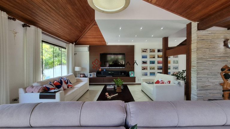 Imagem Casa com 6 Quartos à Venda, 450 m² em Ferradura - Armação Dos Búzios Imagem Casa com 6 Quartos à Venda, 450 m² em Ferradura - Armação Dos Búzios