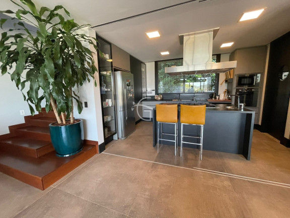 Imagem Casa com 3 Quartos à Venda, 671 m² em América - Joinville