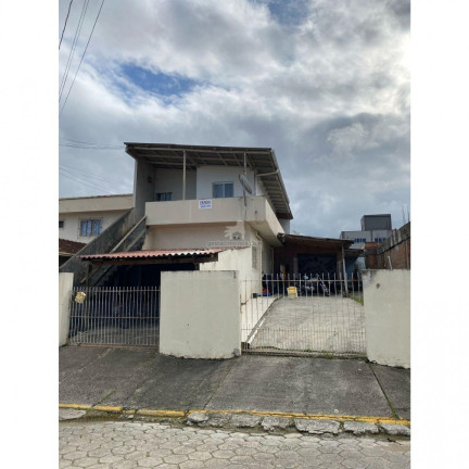 Imagem Casa com 4 Quartos à Venda, em Monte Alegre - Camboriú Imagem Casa com 4 Quartos à Venda, em Monte Alegre - Camboriú