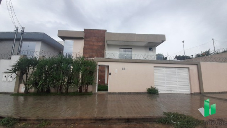 Casa com 3 Quartos à Venda, 300 m² em Ibituruna - Montes Claros