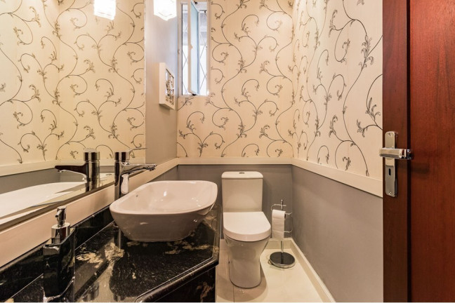 Imagem Casa com 2 Quartos à Venda, 250 m² em Vila Ipiranga - Porto Alegre Imagem Casa com 2 Quartos à Venda, 250 m² em Vila Ipiranga - Porto Alegre