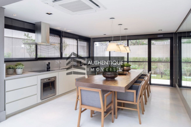 Apartamento com 3 Quartos à Venda, 185 m² em Moema - São Paulo