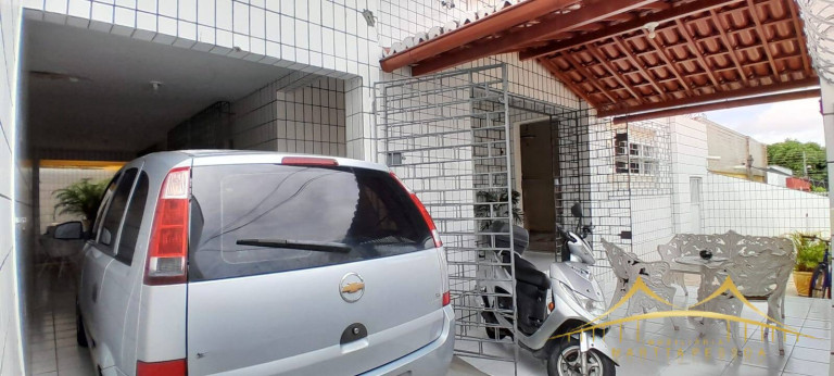 Imagem Casa com 4 Quartos à Venda, 250 m² em Lagoa Nova - Natal
