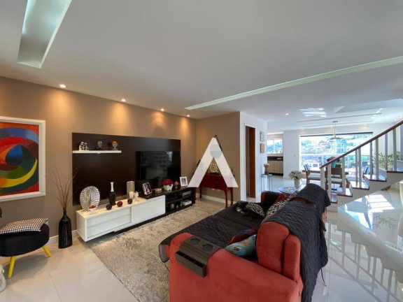 Imagem Casa com 4 Quartos à Venda, 307 m² em Tijuca - Teresópolis Imagem Casa com 4 Quartos à Venda, 307 m² em Tijuca - Teresópolis