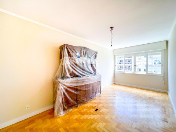 Imagem Imóvel com 4 Quartos à Venda, 226 m² em Moinhos De Vento - Porto Alegre Imagem Imóvel com 4 Quartos à Venda, 226 m² em Moinhos De Vento - Porto Alegre