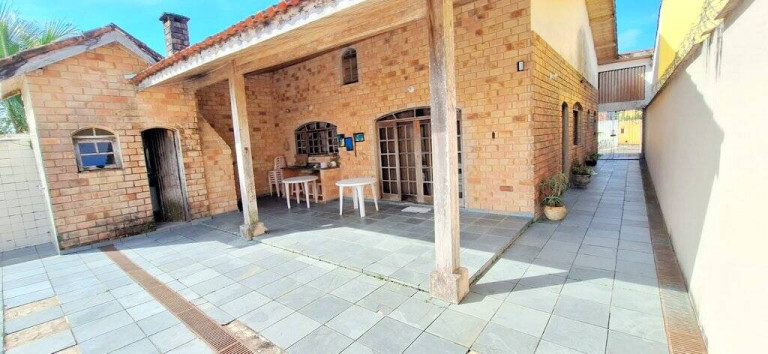 Imagem Casa com 3 Quartos à Venda, 350 m² em Estância Balneária Maria Helena Novaes - Peruíbe Imagem Casa com 3 Quartos à Venda, 350 m² em Estância Balneária Maria Helena Novaes - Peruíbe