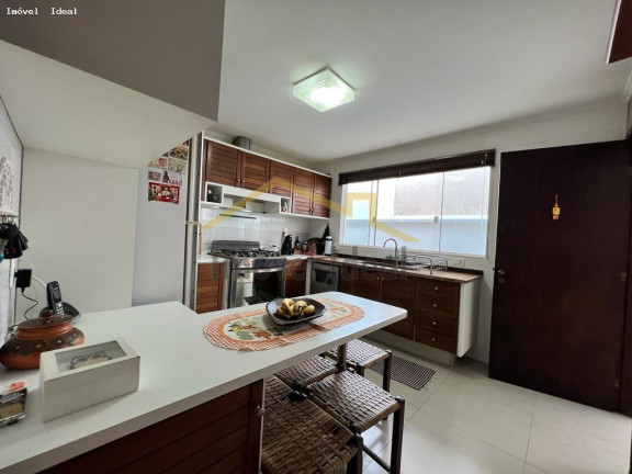 Imagem Casa com 6 Quartos à Venda, 210 m² em Guabirotuba - Curitiba Imagem Casa com 6 Quartos à Venda, 210 m² em Guabirotuba - Curitiba